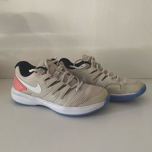 Nike Zoom Tennis Shoes, size 7.5.